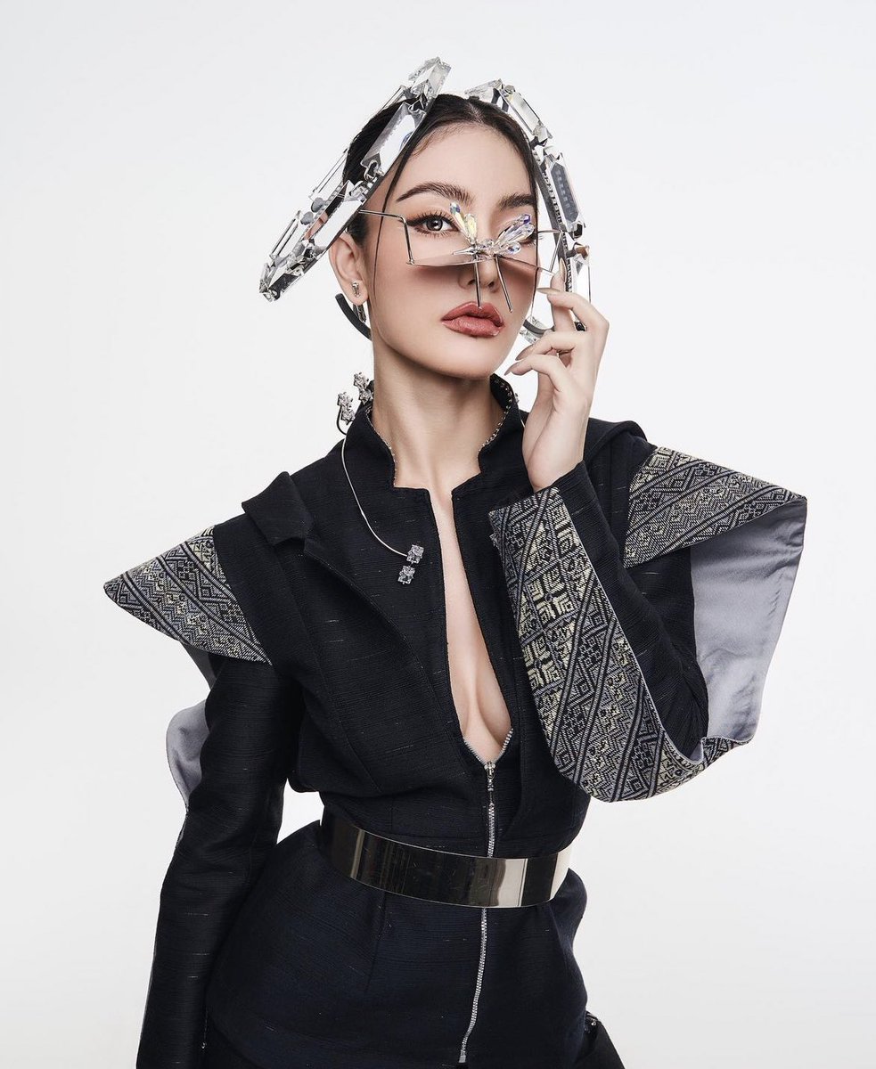 ดีไซน์เนอร์สาวคนนี้ตื่นยังค้าบบบ🤔

AboutGalaxy MeenBabe
#FittingDayมูลค่าดาวล้านดวง
#มีนาริณา #meenaxrina <a href="/meenaxrina/">meenaxrina</a>