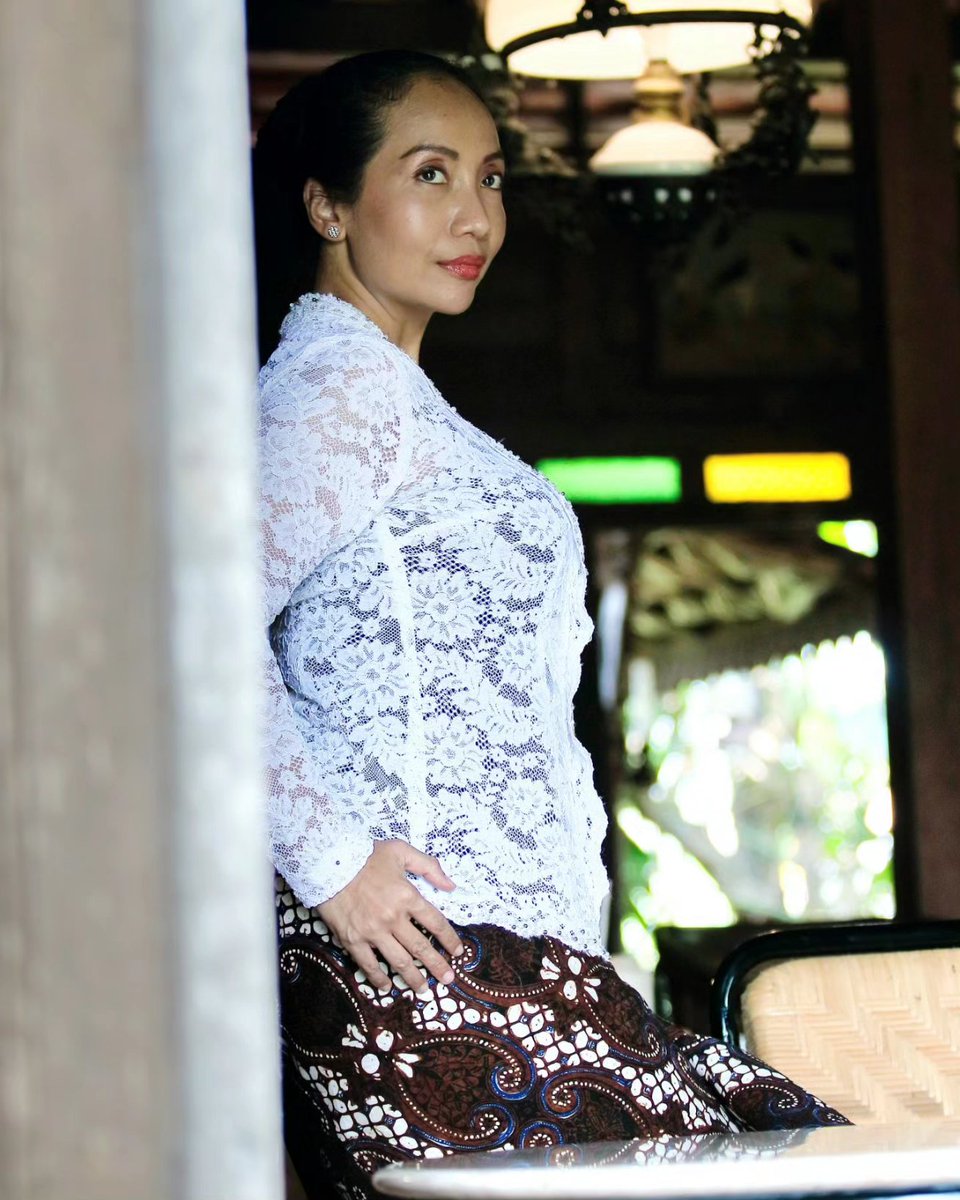 GADIS KRECEK
Juwal gudeg komplit, tiap malam Jumat Kliwon😆🤭

#bukan_gadis_kretek

**
Info: latihan menari GRATIS👇🏿
instagram.com/p/CzVaXYNSI0K/…
Plus latihan menari gratis juga untuk terapi ABK 😍🤍🙏🏻