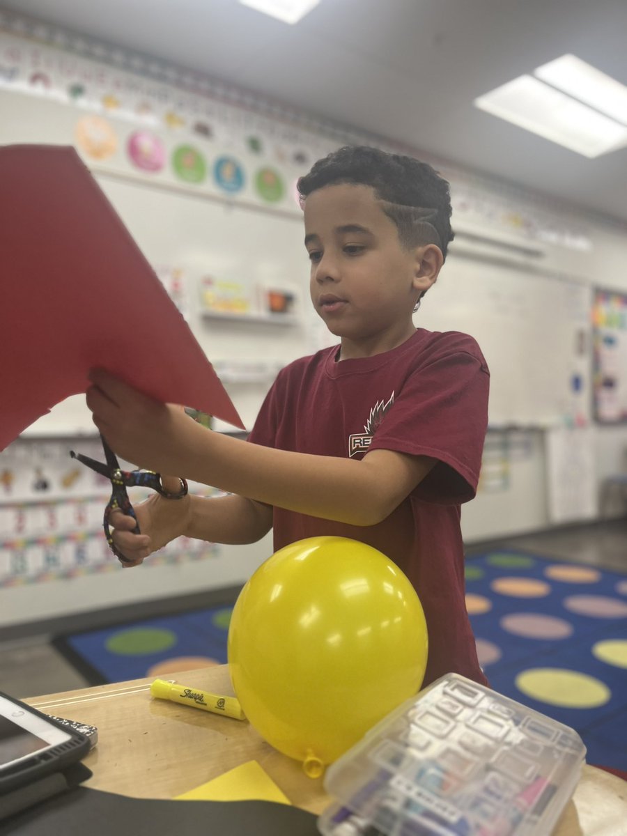 Emily_Agui2022's tweet photo. Celebrating Nationals STEM day while learning about customs and traditions. Designing and creating Balloons over Broadway. #macysparade @MaggieCast33 @JessMCarrillo @ReyesElementary https://t.co/cShb47vZOj