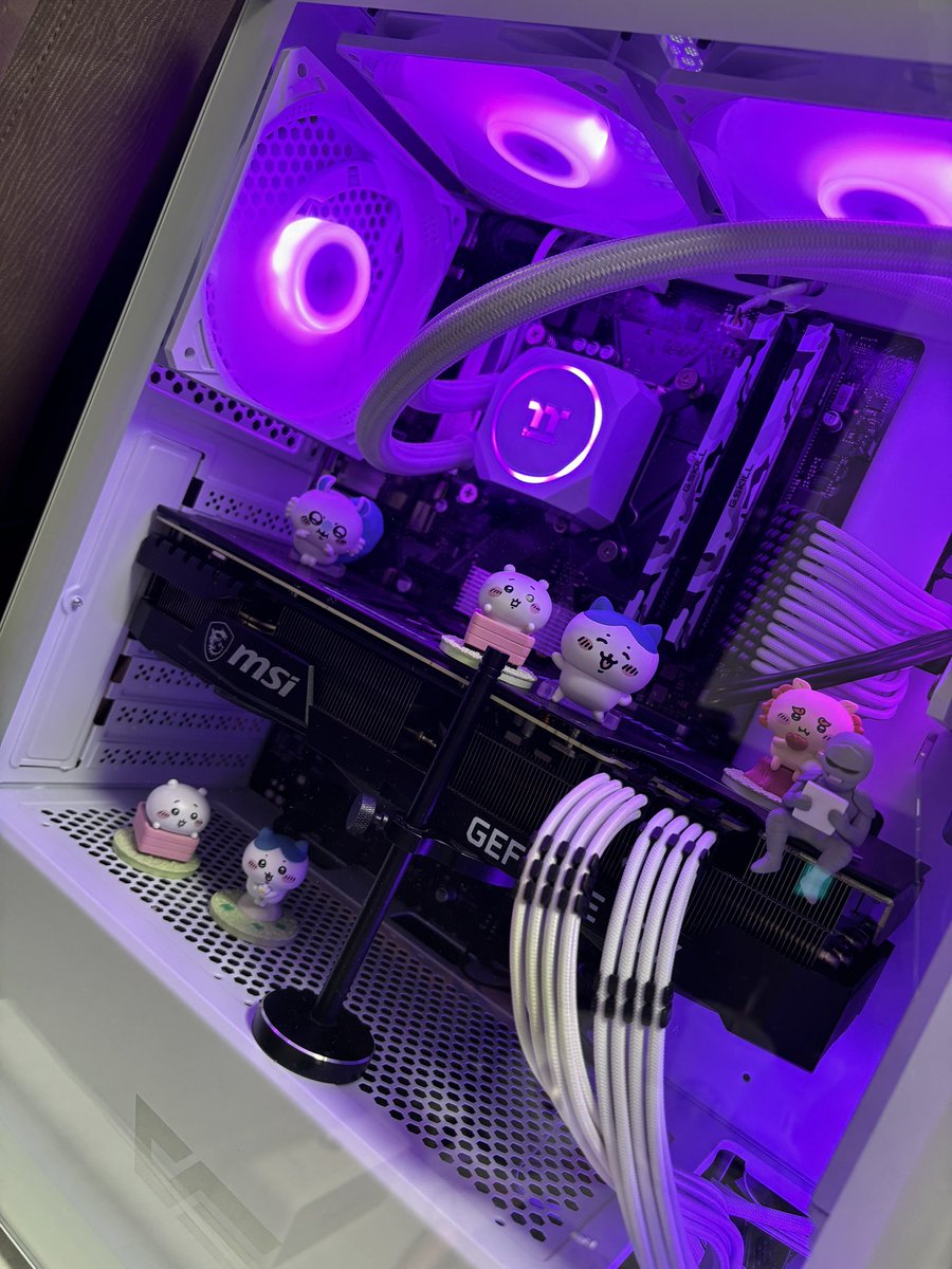 kanatan01212's tweet photo. YouTubeで見かけたPCが可愛すぎて素材真似させてもらった
CPU intel→ANDに変えるし、ケースもミドルタワーだからくっっそでかい！！！😍✌️奮発した❣️LIAN LI…配線やりやすくなるはず。
現在はちいかわハウス(̨̡ᐢ ⸝⸝o̴̶̷̤  ̫̭ o̴̶̷̤⸝⸝ ᐢ)̧̢
 #自作ゲーミングPC 
 #AND 
 #RYZEN7 https://t.co/oIPthIAGHs