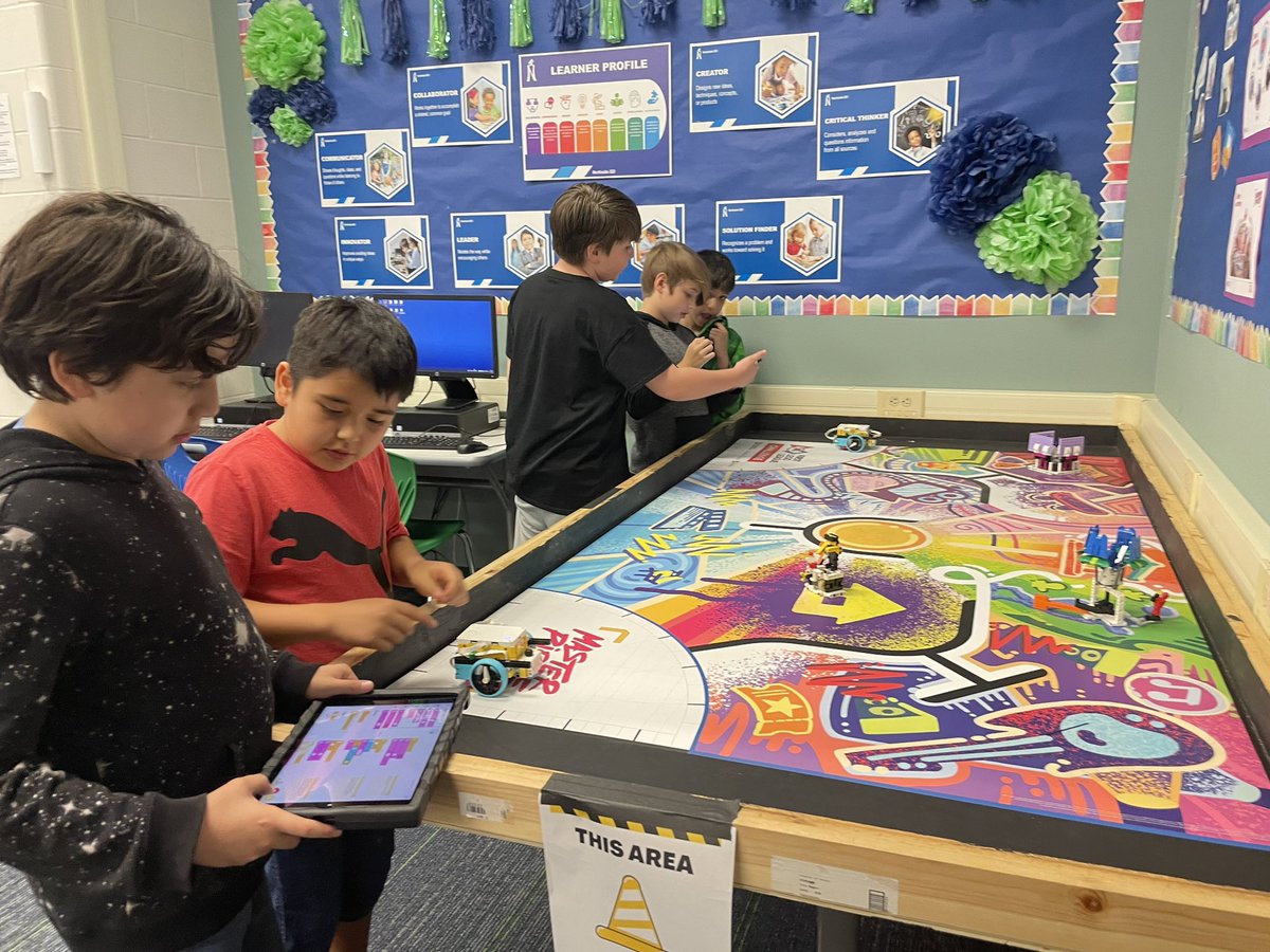 rosemarylara96's tweet image. Teamwork, missions building, coding @LEGO_Education Robot, and researching! @firstlegoleague @FIRSTinTexas @NISDSteubing @JRamz2015 #NISDRobotics