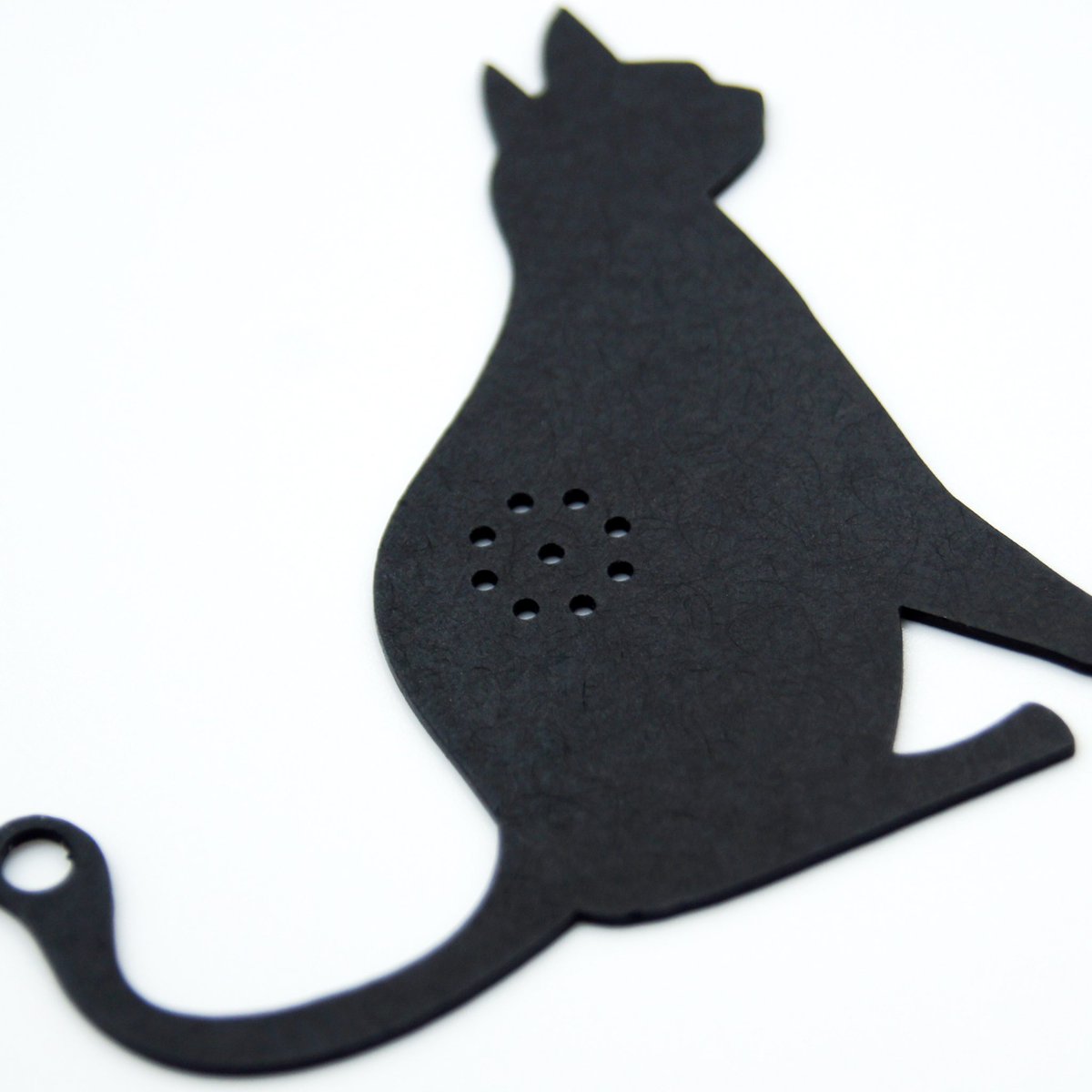 maeda_sns's tweet image. 角パイプの #カク蔵 です!

#黒猫 🐈‍⬛と #桜 🌸

3つの機能があり
①スマホスタンド
②ピンホールメガネ
③ブックマーカー
として使えます✨

#渋谷ロフト にて11/13まで販売中♪

川口市市産品フェアでは
黒猫ちゃんが人気でした！

#町工場プロダクツ 
#マエダ 
#emfeel 
#企業公式相互フォロー