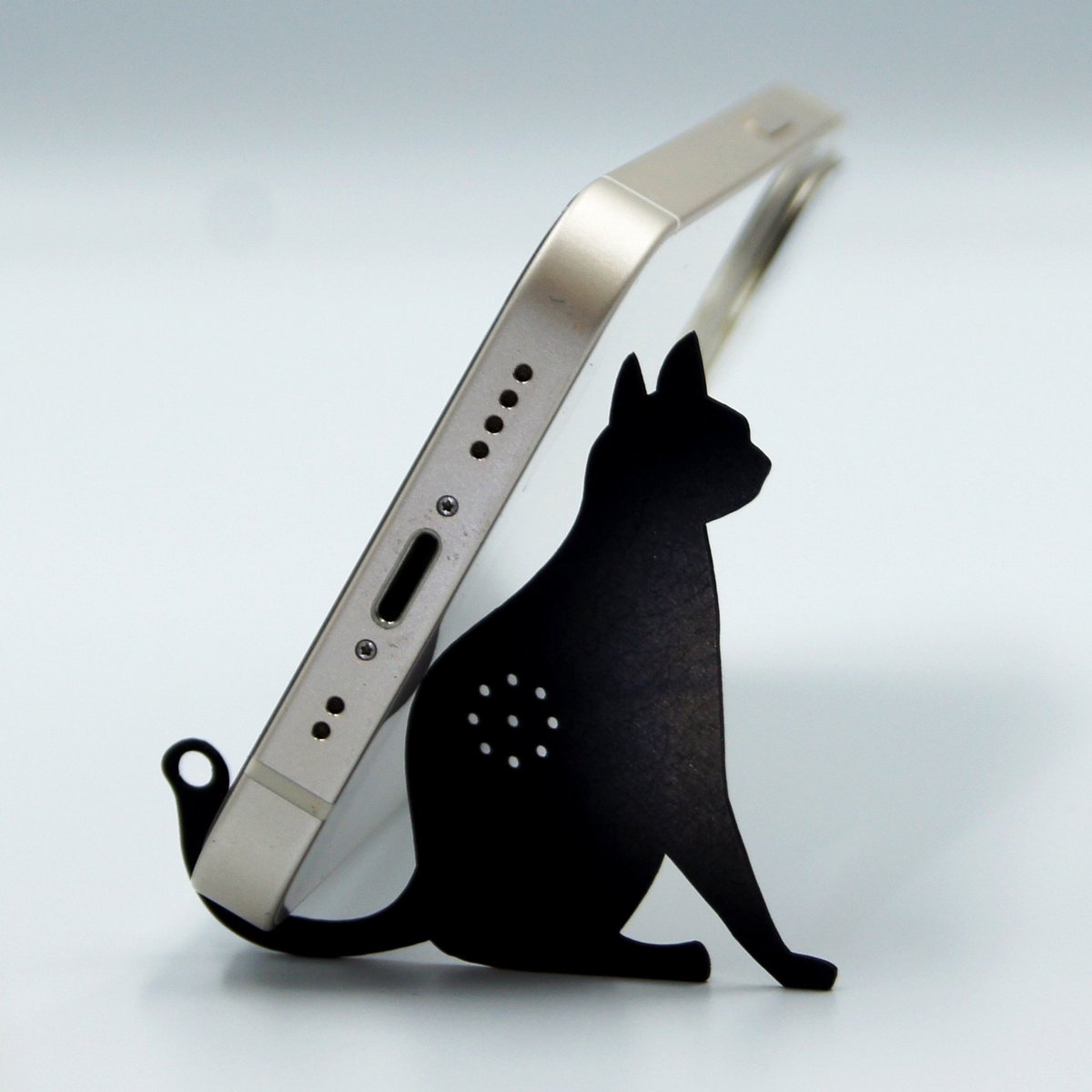 maeda_sns's tweet image. 角パイプの #カク蔵 です!

#黒猫 🐈‍⬛と #桜 🌸

3つの機能があり
①スマホスタンド
②ピンホールメガネ
③ブックマーカー
として使えます✨

#渋谷ロフト にて11/13まで販売中♪

川口市市産品フェアでは
黒猫ちゃんが人気でした！

#町工場プロダクツ 
#マエダ 
#emfeel 
#企業公式相互フォロー