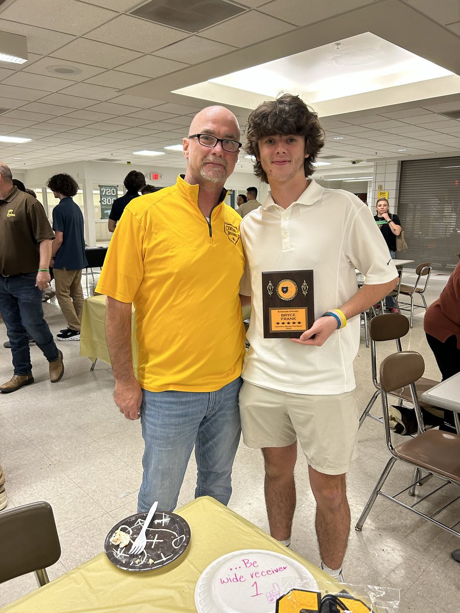 Football Kiwanis winner. ⁦<a href="/BryceFrank11/">Bryce Frank</a>⁩
