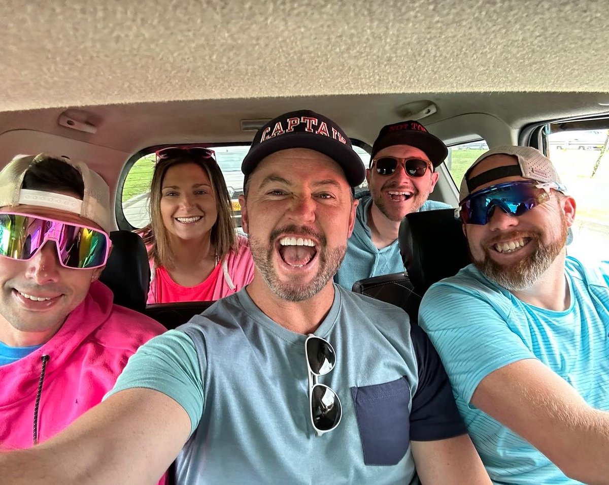 Philly Forever + Team Pride fun day after filming #BuddyGames: Climb Monserrate ✔️ Visit Plaza Bolívar ✔️ Attend a festival ✔️ Find more amazing pizza ✔️ Find a casino ✔️ Get into a car accident — whoops 🤦🏻‍♀️