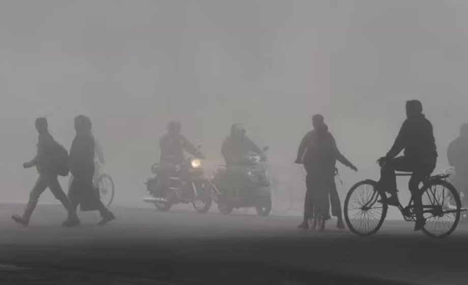 NirbhayNewTimes's tweet photo. #upAir #pollution: उत्तर प्रदेश के नोएडा गाजियाबाद में आज भी हवा में प्रदूषण का स्तर बेहद गंभीर
ग्रेटर नोएडा में 479 के पार पहुंचा AQI,सांस लेना भी हो रही मुश्किल
प्रदूषण की वजह से यहां मरीजों को खासी की परेशानी का करना पड़ रहा सामना
#ASHISH @aks3020 #gretrnoida #AQI #up https://t.co/knQpbHr00f