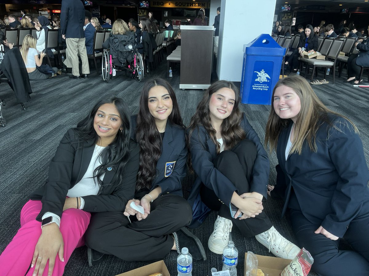 Blackman_DECA's tweet photo. We all had so much fun at DECA district! Congratulations to everyone! #deca #decatn #decainc https://t.co/J4199gtLqU