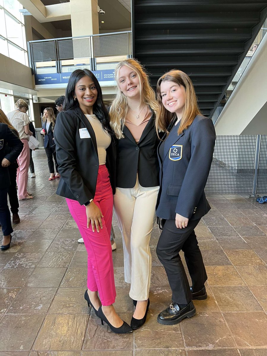 Blackman_DECA's tweet photo. We all had so much fun at DECA district! Congratulations to everyone! #deca #decatn #decainc https://t.co/J4199gtLqU