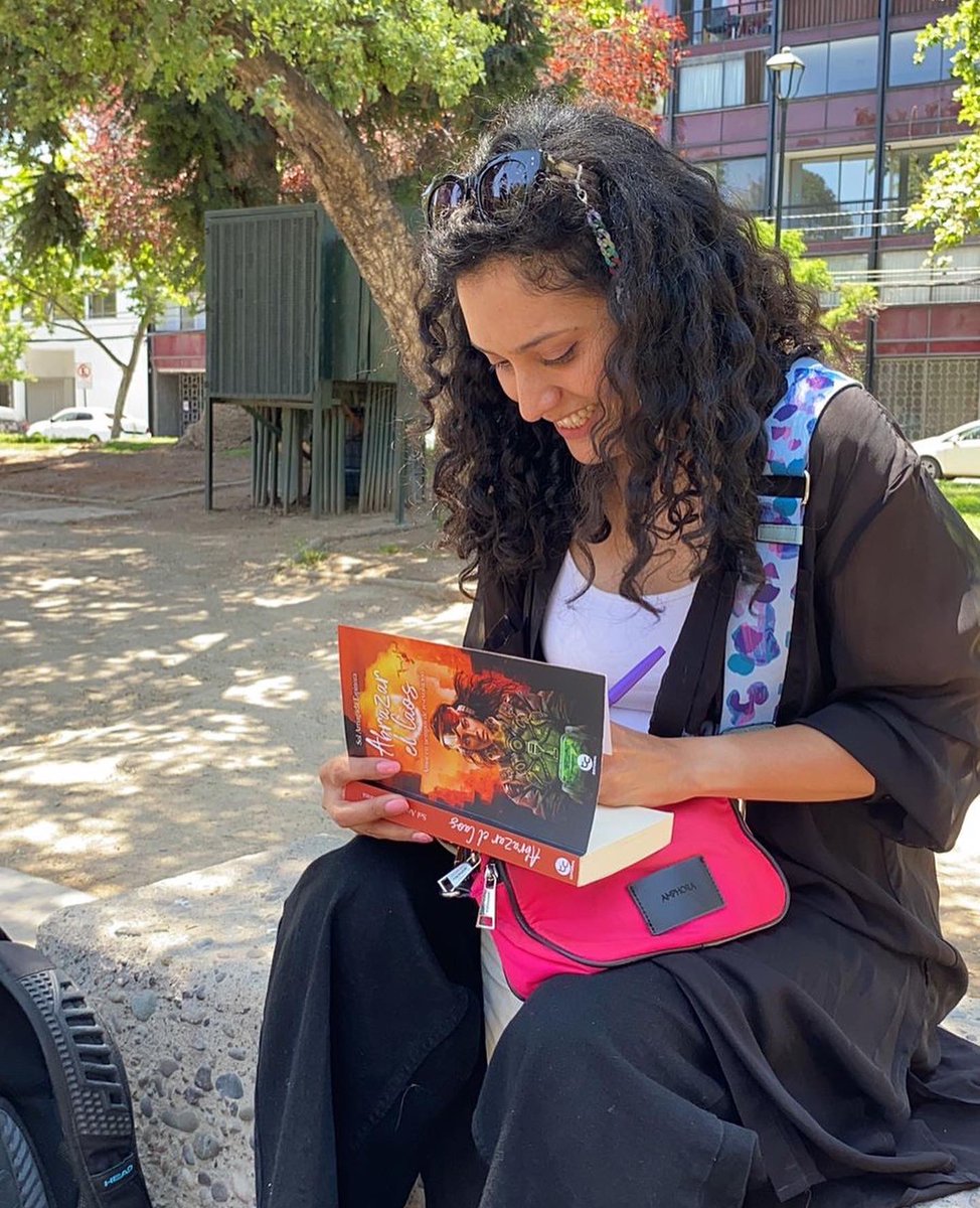 solarriagada's tweet photo. #SaveTheDate este sábado 11 de noviembre, desde las 16 hrs, estaré en #filsa junto a @Trayectoeditor promocionando mi novela “Abrazar el Caos” 
@camaradellibro 
*todas las actividades han sido increíbles, seguro esta también lo será* https://t.co/GaBGG4G73o