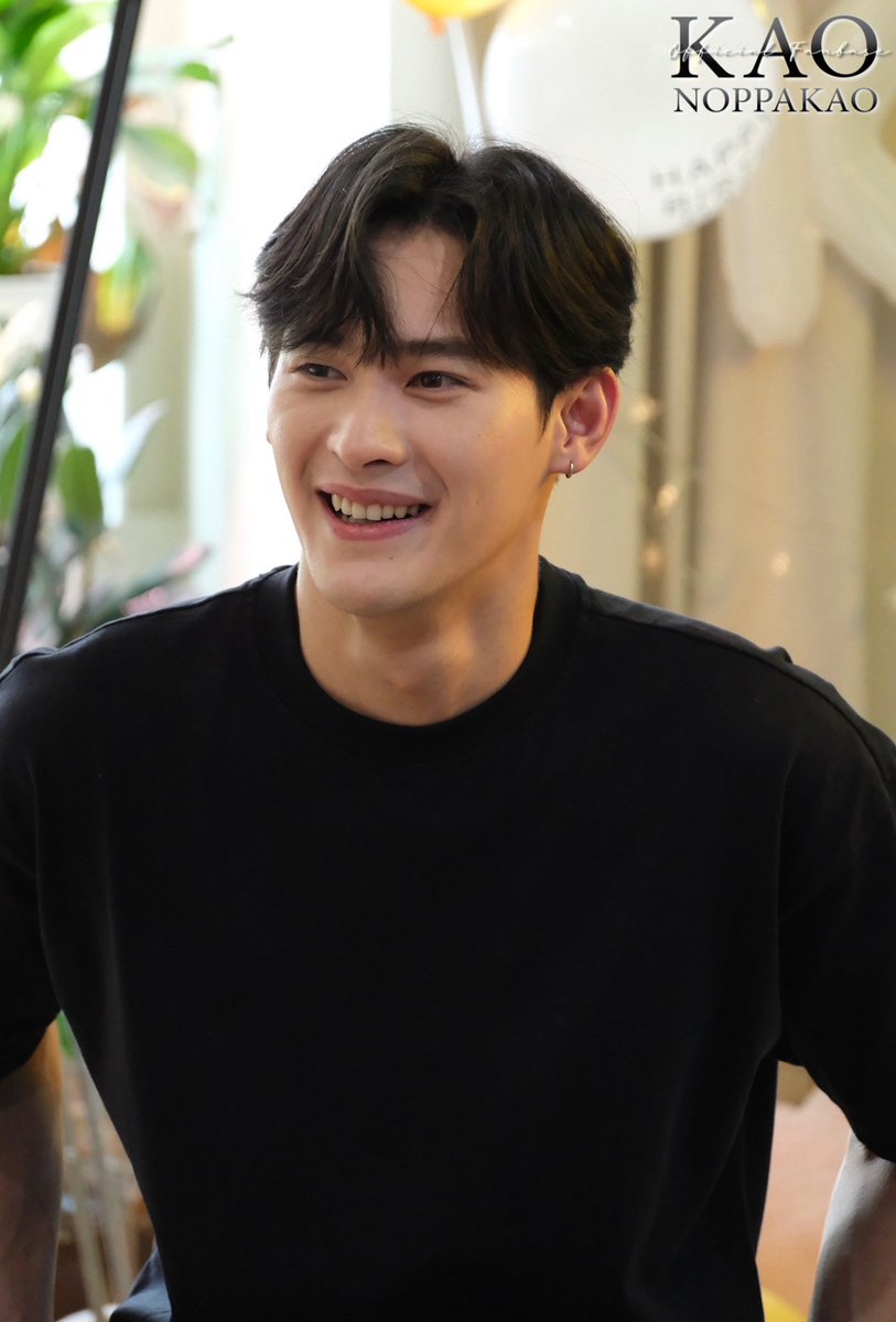 KaoNoppakaoTH's tweet photo. ☀️ #HappyKaoFunday  ☀️
 ...⋆ ˚｡⋆˚⸜(♡ ॑ᗜ ॑♡)⸝ ˚⋆｡˚ ⋆...

😸มีความสุข สนุก สุขสันต์ ฟันเดย์ทุกวัน นะครับน้องชายสุดหล่อ🖤

KAO NOPPAKAO 
#number_9th 
#งุ้งงิ้งๆของนพเก้า https://t.co/XxqTfb1PaF