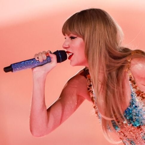 argmusicfacts's tweet photo. 🚨 “Estoy obsesionada con Exclusive.mp3, me siento Julieta Poggio”
— Taylor Swift hablando con un recepcionista del Four Season. https://t.co/s9dVENTQUZ