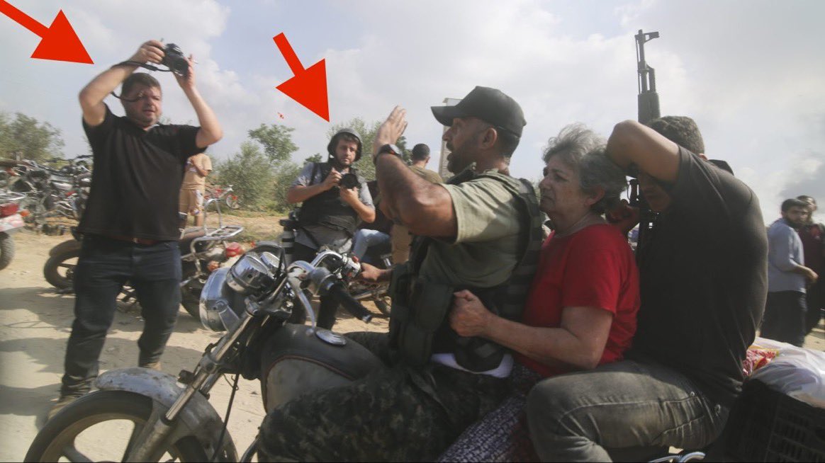 ShamirIdit's tweet photo. Shocking exposé by @HonestReporting: Photographers working for AP, Reuters, NY Times and CNN were embedded with Hamas on the Oct 7th massacre. Did they know about the attack beforehand?!

Gazan freelance journalist Hassan Eslaiah whom both AP & CNN used on Oct. 7.
Here he is pictured with Hamas leader and mastermind of the Oct. 7 massacre, Yahya Sinwar.