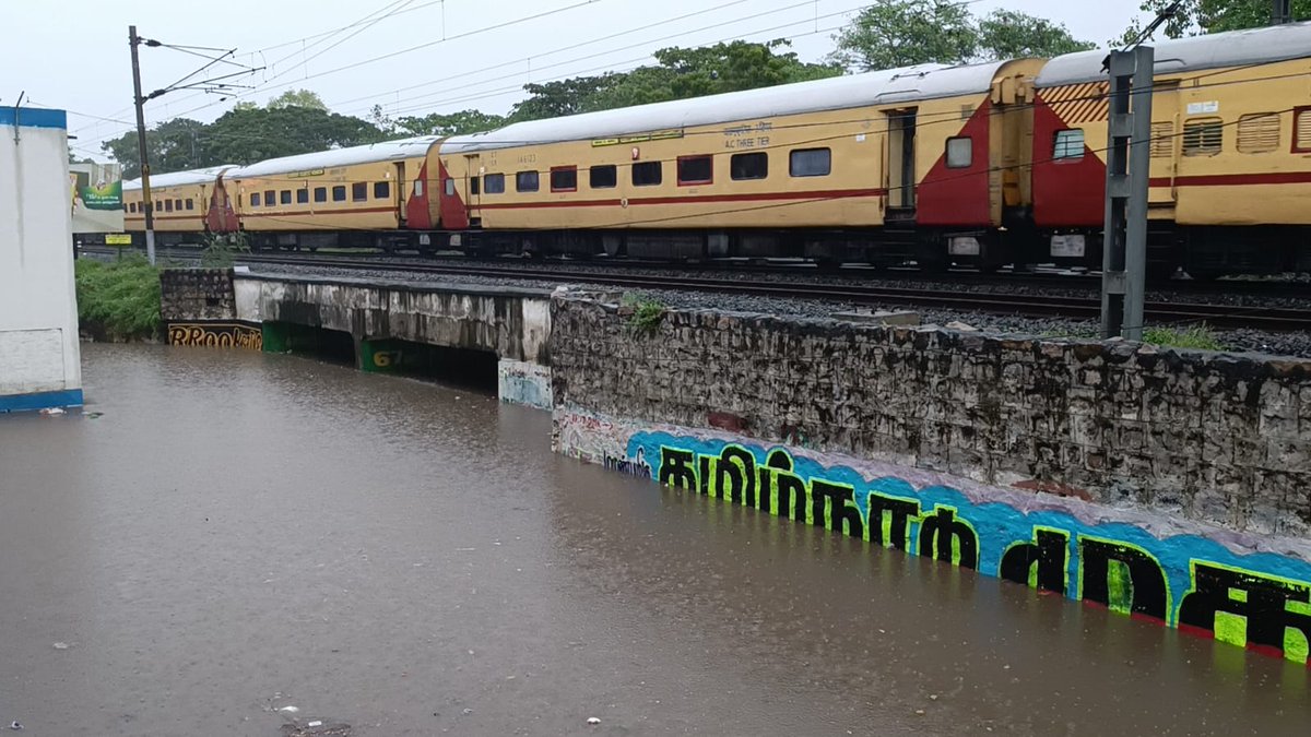 கோவையில் பலத்த மழை என்றால் பாலத்தை மூழ்கும் மழை