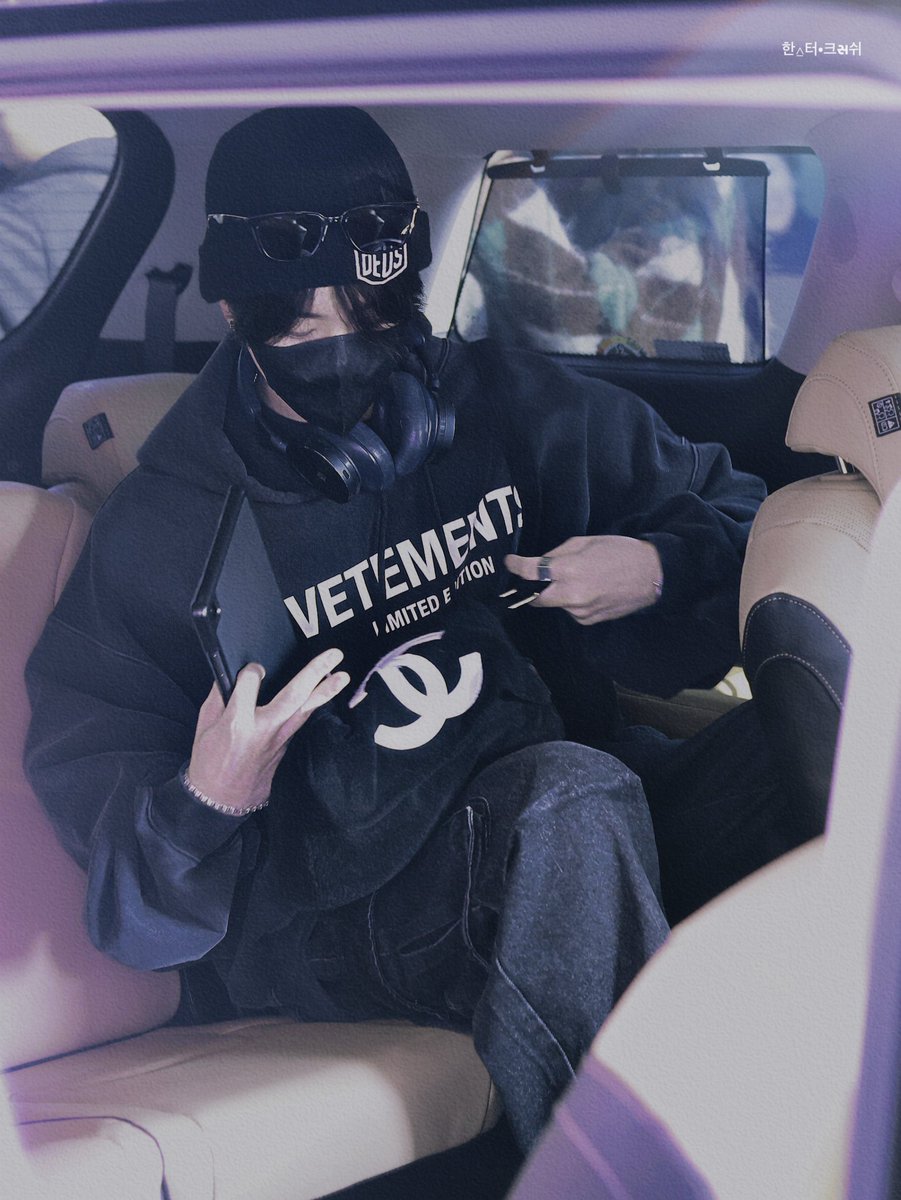 StyleByHAN's tweet photo. #HAN really loves his VIP CHANEL bag! He carries it everywhere ♥️ https://t.co/aXlZ9wX5QC