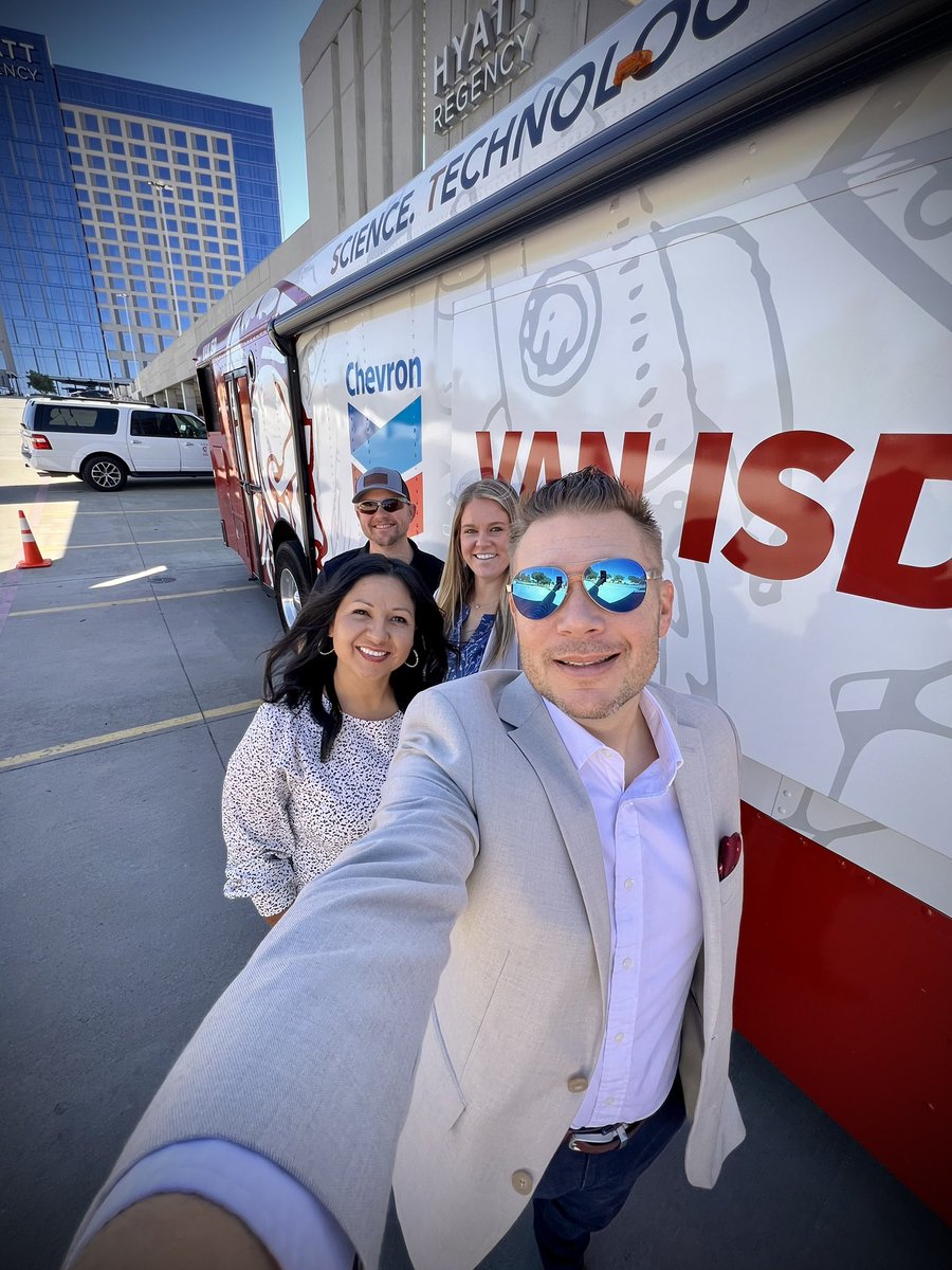 𝔹𝕖𝕣𝕟𝕪 𝔻𝕦𝕜𝕖 tweet media