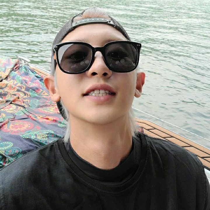 parkcanyoll's tweet photo. Pamer kegantengan dulu biar kalian semangat https://t.co/SH0rJcQYjg