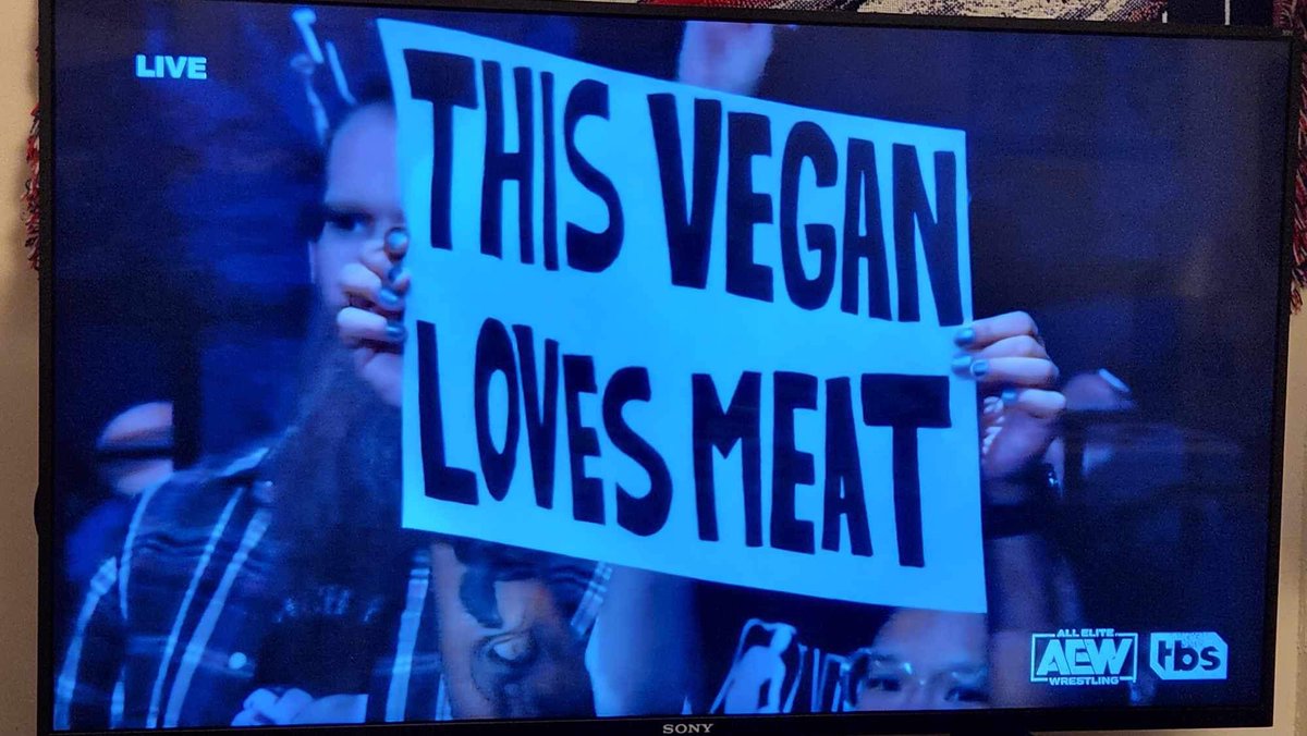 TheBrayD's tweet photo. Yooo @surenwrap I see you fam! 🥩 

#AEWDynamite https://t.co/FWeh9ul1XH