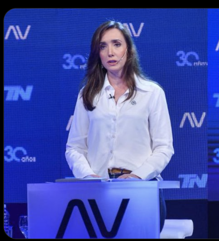 LaBelgrana's tweet photo. MUJER EMPODERADA #Debate2003 https://t.co/QCCIguOzSx