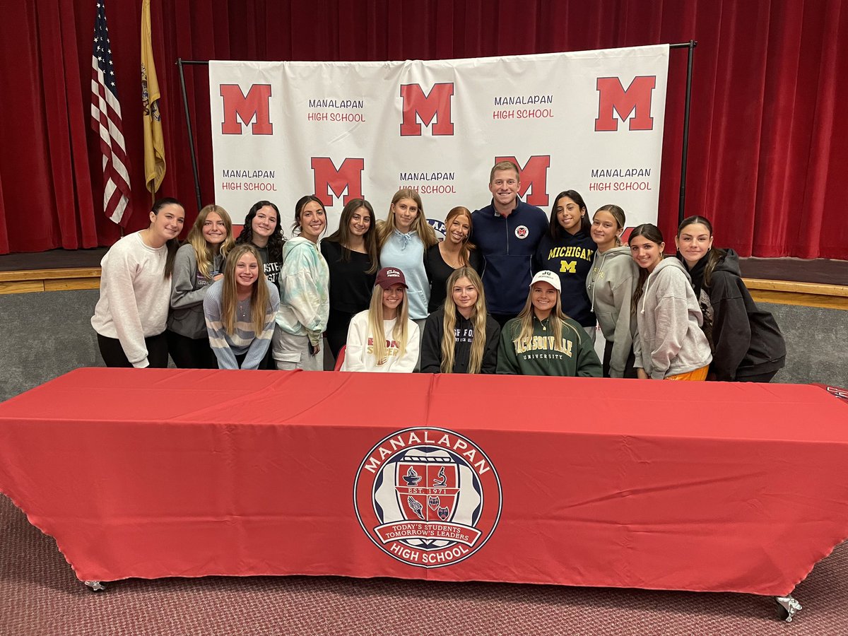 Congratulations to Kasey, Emma, and Vanessa who officially signed D1 today! We are so proud of them and can’t wait to see all they accomplish at the next level! Thank you for your commitment and hard work⚽️

Kasey - High Point
Vanessa - Elon
Emma - Jacksonville

Let’s Go Braves❤️