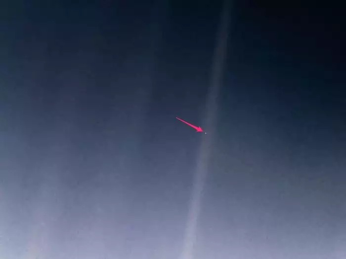 joybhattacharj's tweet photo. On the birth anniversary of Carl Sagan, my favourite quote ever. This is about a picture of earth taken from Voyager 1, 6 billion miles away from our planet
“Look again at that dot. That’s here. That’s home. That’s us.... https://t.co/m8HAGvlYKL
