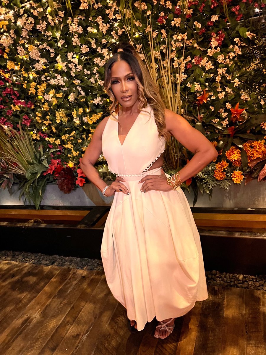 IamSheree's tweet photo. Of course u wouldn’t know the real from the fake when u can’t see straight 😉 #WhoGonCheckMeBoo
Make sure to catch tonight’s episode of #BravoCon Live Reading Room.
#RespectTheOG #RHOA #alexandermcqueen #christianlouboutin #fashion #wwhl #bottegaveneta https://t.co/gYC6zXjkrX