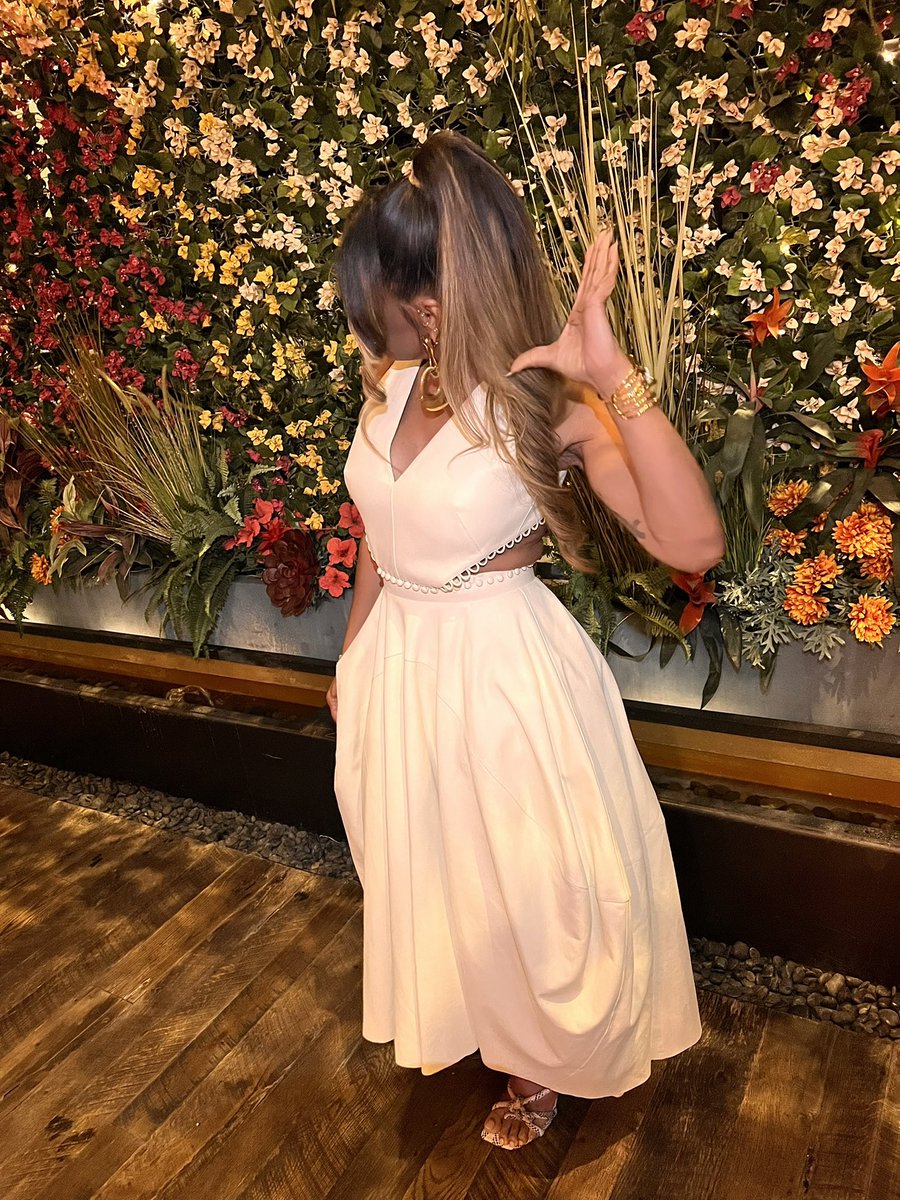 IamSheree's tweet photo. Of course u wouldn’t know the real from the fake when u can’t see straight 😉 #WhoGonCheckMeBoo
Make sure to catch tonight’s episode of #BravoCon Live Reading Room.
#RespectTheOG #RHOA #alexandermcqueen #christianlouboutin #fashion #wwhl #bottegaveneta https://t.co/gYC6zXjkrX