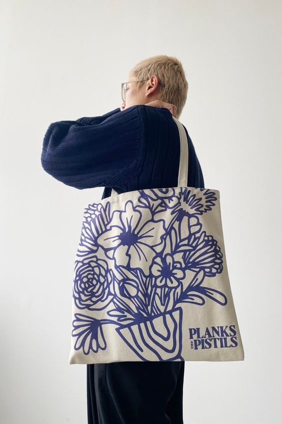 jdomito_'s tweet photo. if your brand is going to make tote bags
you better do it well... https://t.co/7X1HWYQAqn