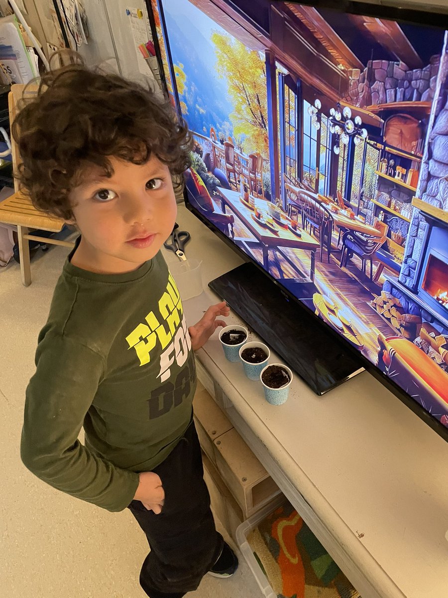 We did another experiment with the seeded bookmark provided to us by <a href="/gecdsbpro/">GECDSB PR</a>! <a href="/AVG_Griffins/">A.V. Graham</a>