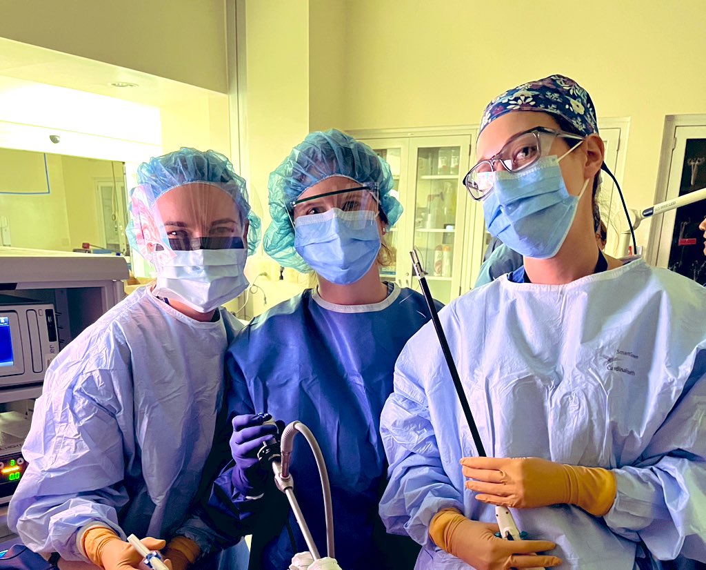 Rare sighting of PGY3 gal pals getting to practice lap together @WashUSurgRes @phelps_hm #surgicalsimulation - @EckhouseMD we miss your mad endostitch pearls for petite hands!!
