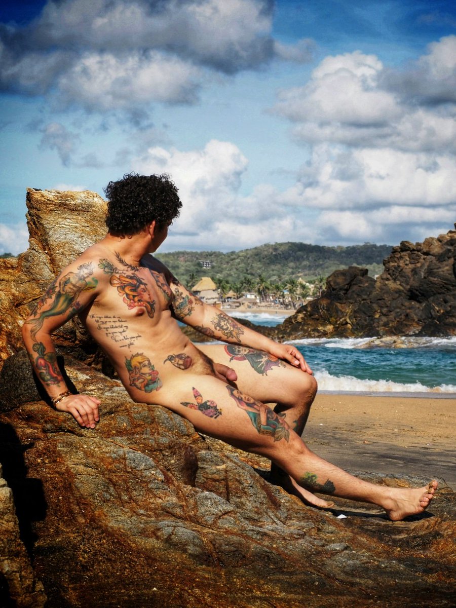 EmilioRomeroSb's tweet photo. Corazón feliz, cuerpo renovado, mente en paz, la magia de #Zipolite #nude #zipolitegay 🏖🏝🩵🤎💛 #nudismo☀️#gayzipolite 💙🏝🌊@radargaymx @EDOMEXXXGay ⛱️ @NalgonesAman @ChicosVerMex ☀️ @Universal_C_xxx https://t.co/xad5vRZ0Lm