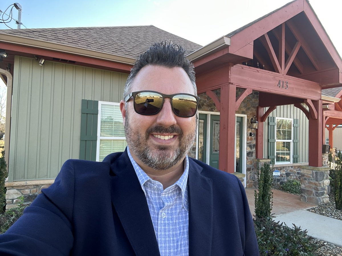 Fosterderek's tweet photo. Excited to show this modern light industrial office space in Perry, GA!  Offers a dynamic work environment spacious layout, high ceilings, and ample natural light. Perfect for a blend of office and industrial properties, it's designed to fuel productivity and innovation. https://t.co/u1FhpqHJRJ