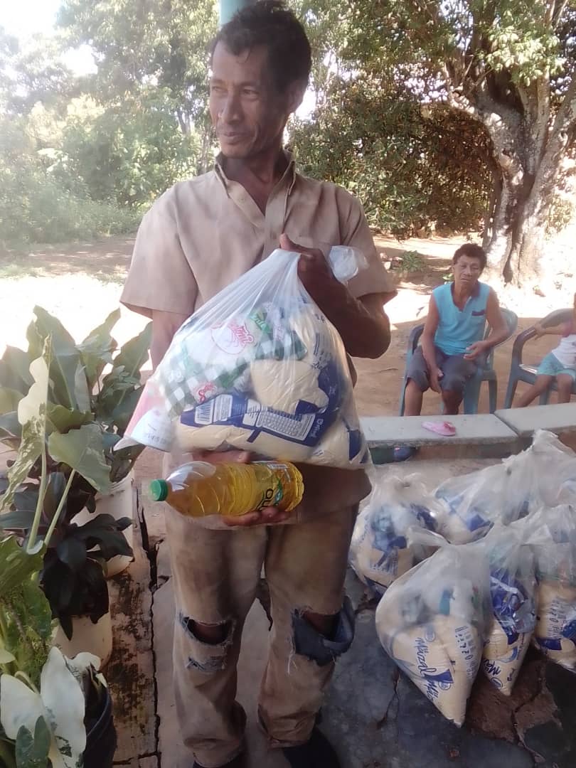 Foto de maria Sojo Gracias a las políticas del gobierno Revolucionario hoy 8/11/2023 fue beneficiada la comunidad de Ipare de Orituco con la atención de alimentos para 709 Familias <a href="/NicolasMaduro/">Nicolás Maduro</a>, <a href="/JoseVasquez/">Jose Vasquez</a> <a href="/PemonPsuv/">Pedro Solórzano Jerez</a>