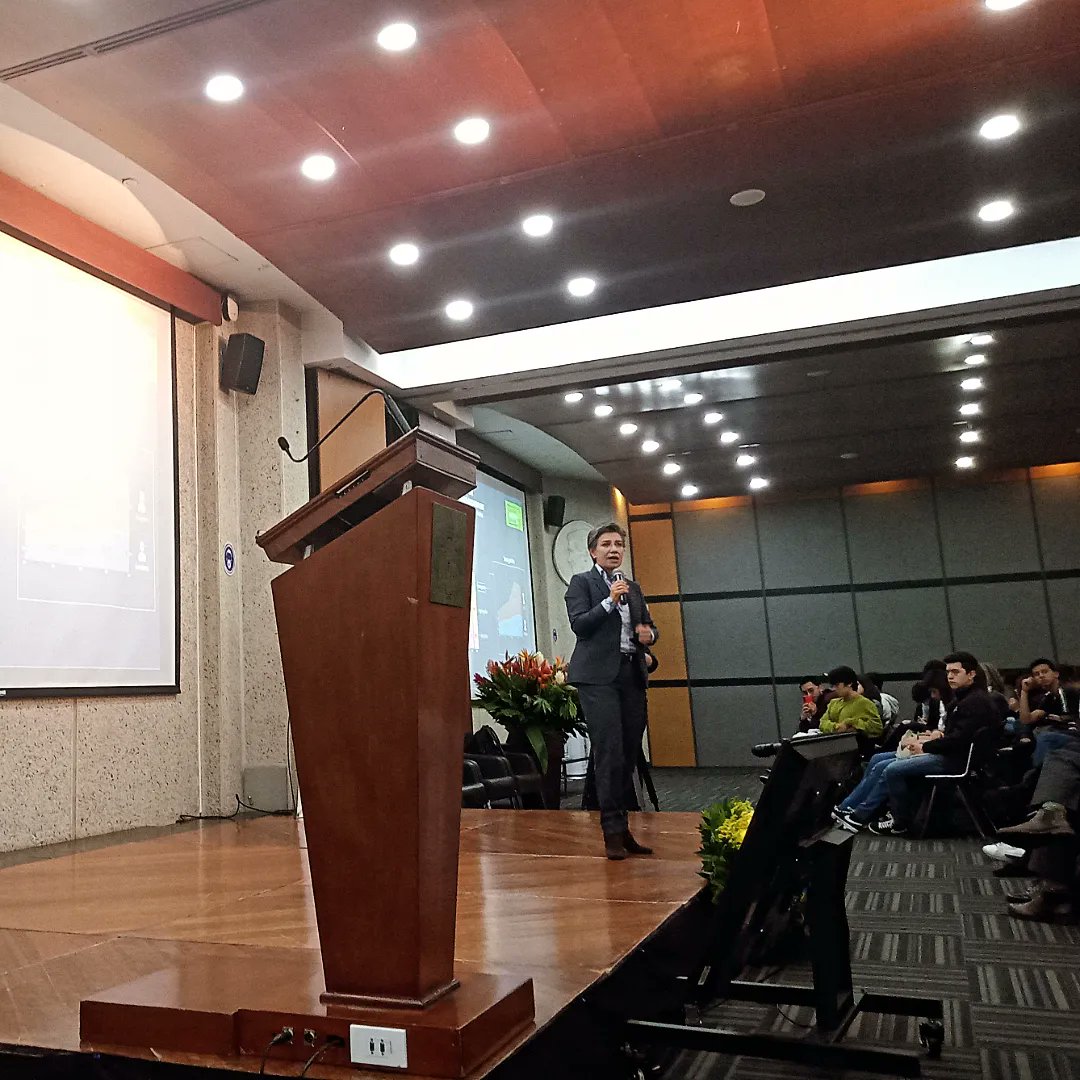 María A. Castillo tweet media