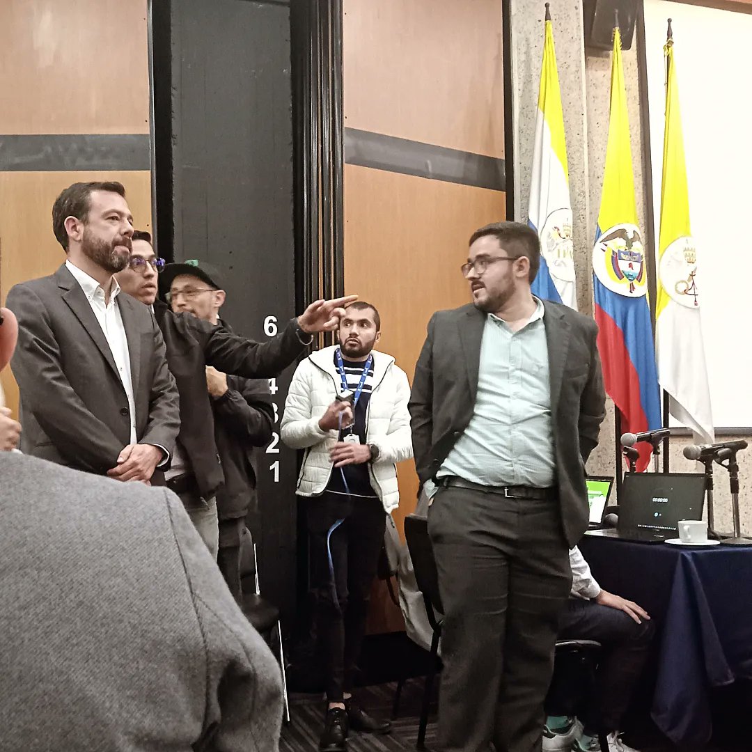 María A. Castillo tweet media