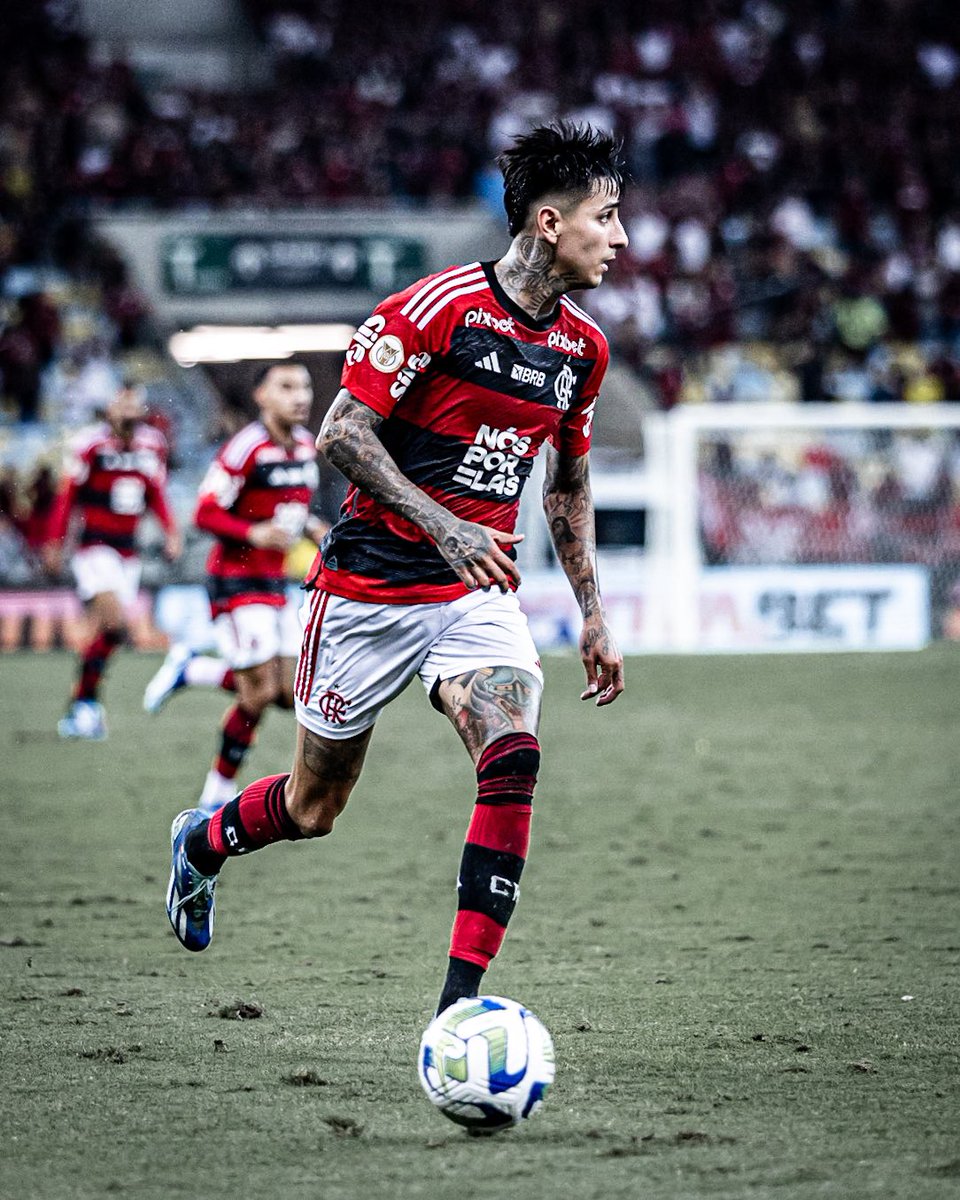 raflamello81's tweet photo. Nada não, só o melhor jogador do Flamengo em 2023. 

📸: Equipe RaFla Mello | @click__mj https://t.co/PhIvzxfzOi