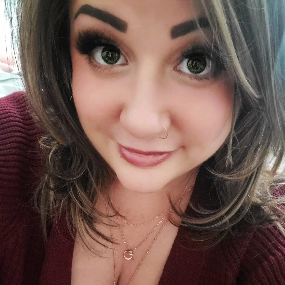Undertheseathat's tweet photo. This makeup and haircut is giving https://t.co/ZWa9rVNj9p