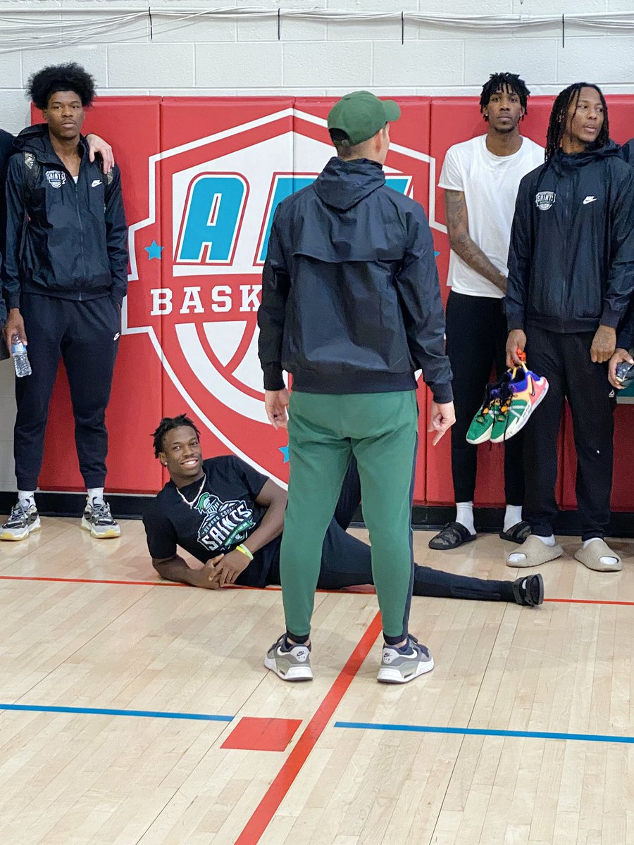 AlbuquerquePrep's tweet photo. Greatness in the building 💪🏽 these gentlemen were HYPE and HIGH ENERGY from the minute they walked in to the moment they walked out!
We’ll see you again soon coach @Saints_MBB https://t.co/wTQNUW2xKZ