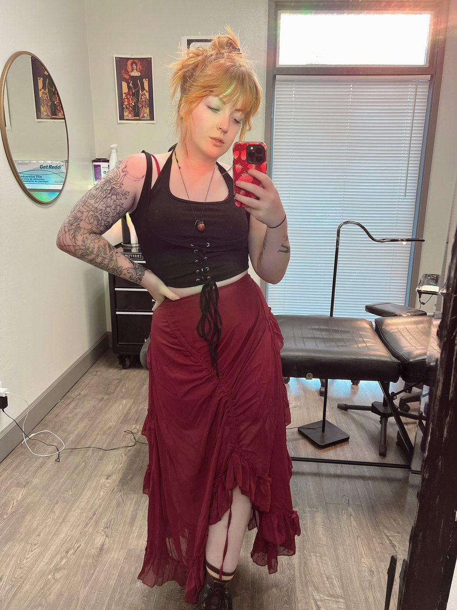 Raierae's tweet photo. What I looked like when GTA V came out vs now

Funny how these are the only two times I had long “natural colored” hair https://t.co/slyihzmUI0