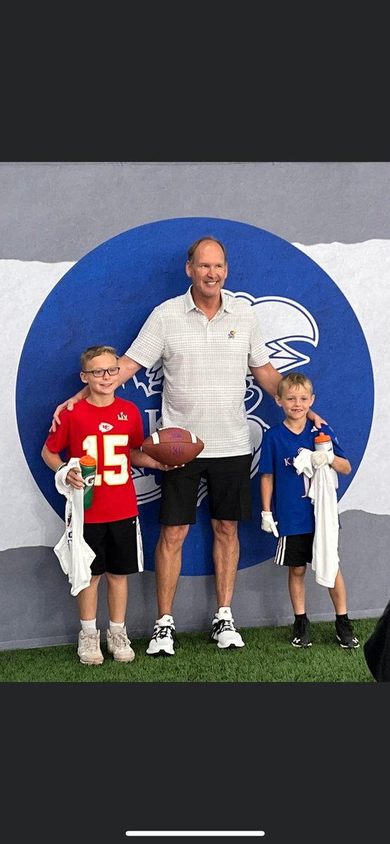 codyj35's tweet photo. @Co_Sexton He spends quality time with all the boys at his youth camp. Even walked around and introduced himself to all the parents in attendance watching! https://t.co/cwItwu4U56