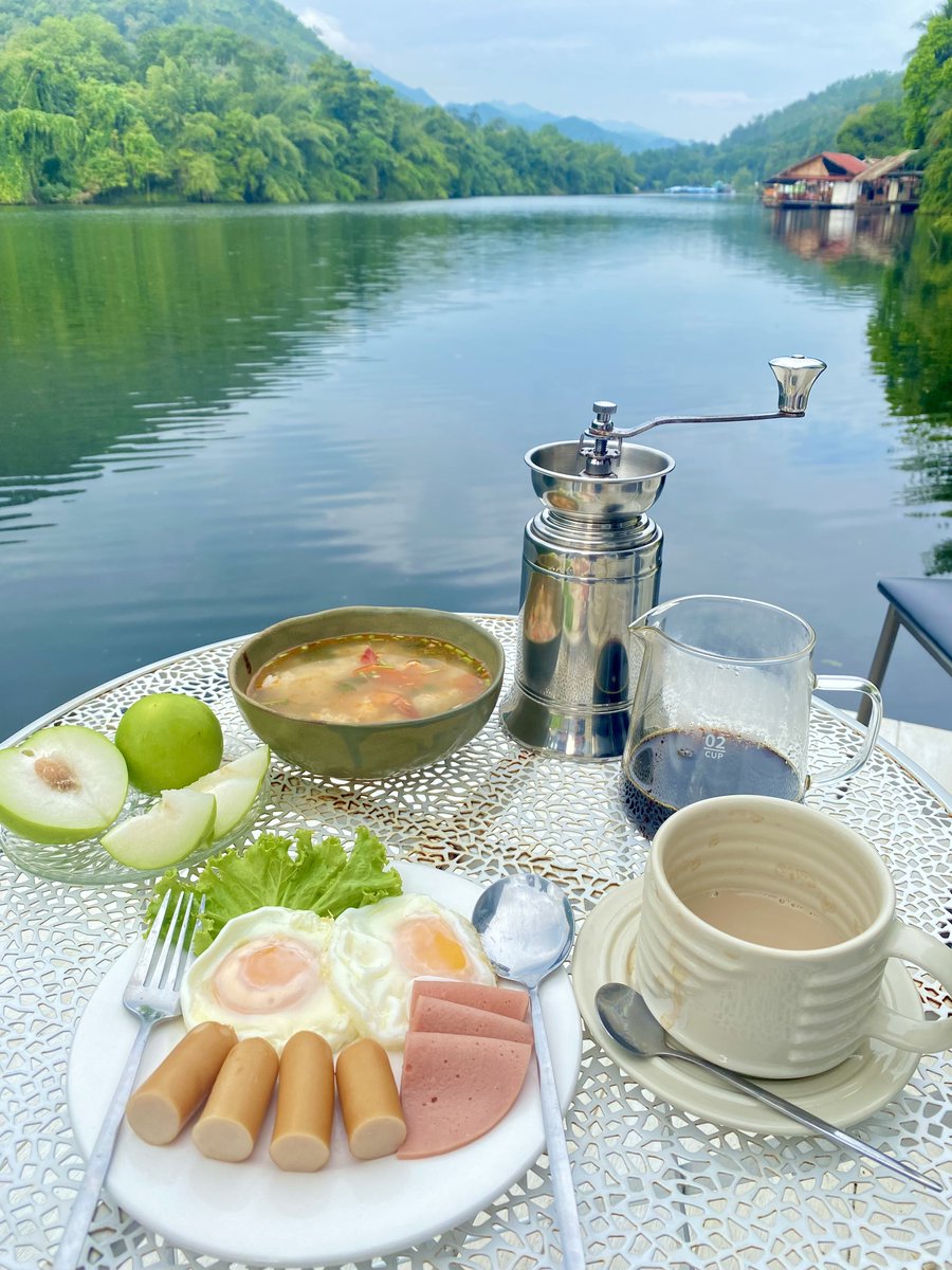 Oompiang's tweet photo. มอนิ่งค้าบบบบบบ☀️
( ⑉︎• •⑉︎)𓂃𓏸🍰🌷*.゚
หม่ำเบรคฟาส🍳🌭เสรจแล้ว
พิขอเค้กชุกแลตจิ๊นนี้ 🍫🍩🍰 ได้มั๊ยคับ😍🤤
#ตุ๊กตาอี้ป๋อ
#OompiangFamily https://t.co/LnKxWzu79q