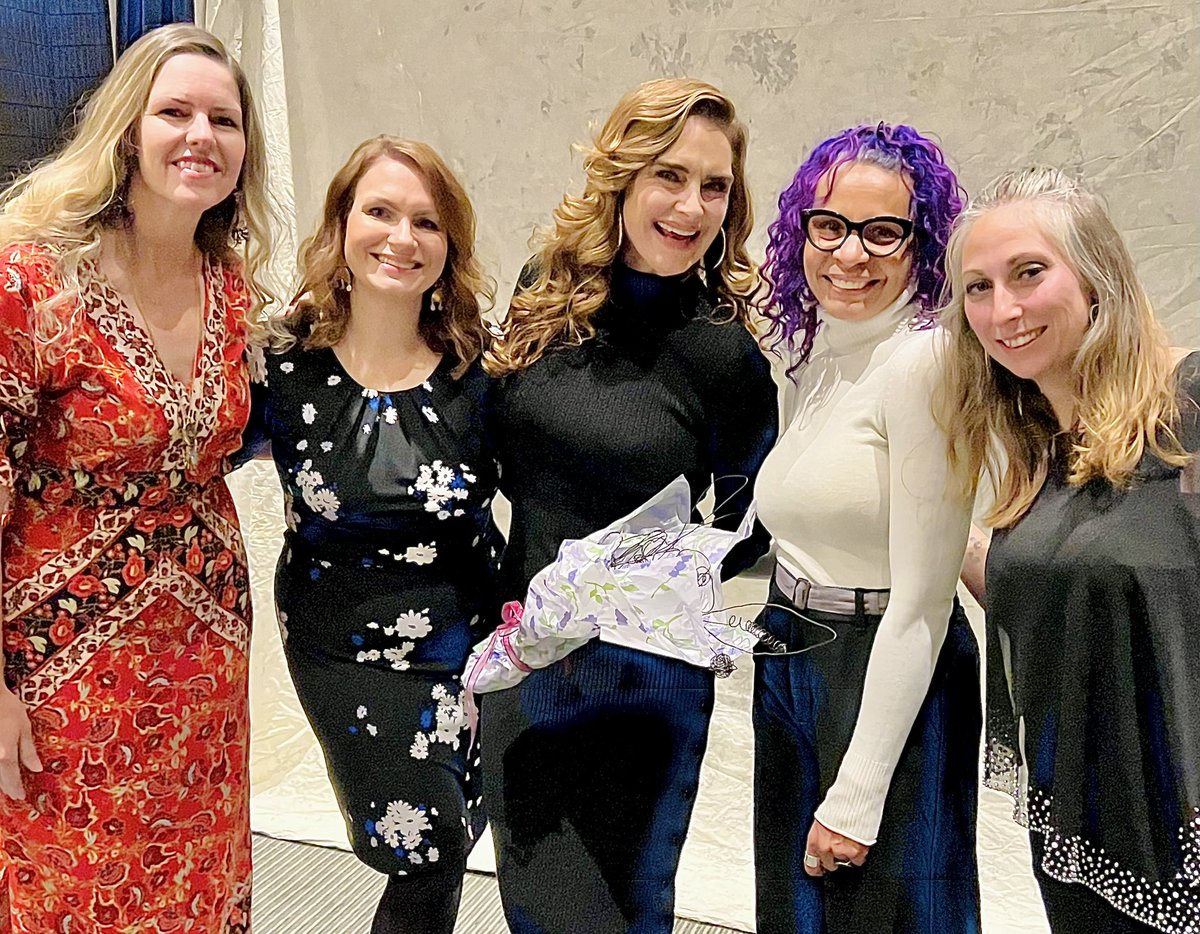 CobbVisualArts's tweet photo. Cobb Visual Arts teachers &amp; students created 170 centerpiece sculptures for the Atlanta Women’s Foundation Luncheon last week. Our art teacher hearts are full and Brooke Shields is amazing! #cobbartrocks https://t.co/Uzehw6nk6h