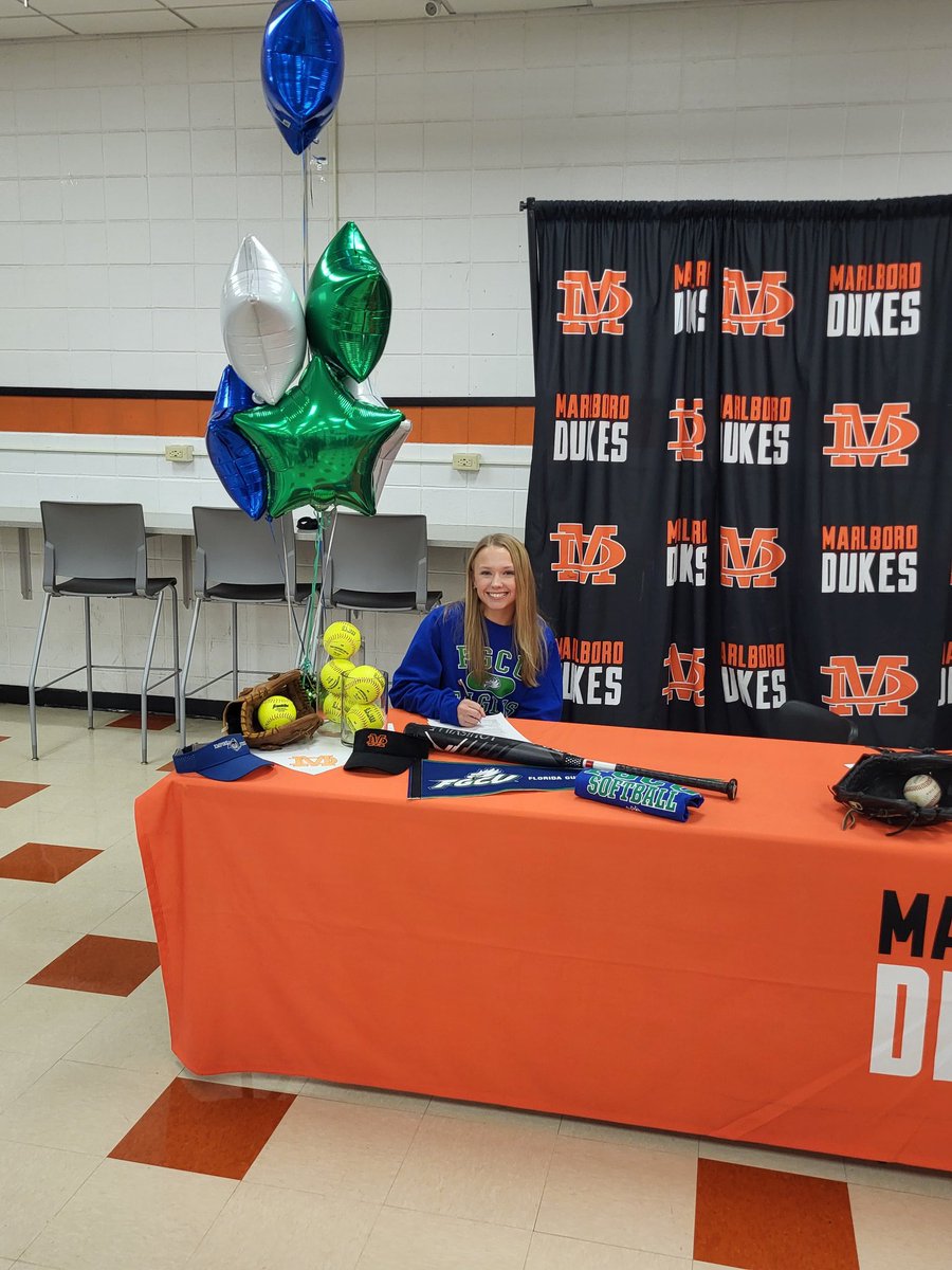 WoodburnMHS's tweet photo. Congratulations to all of the Dukes who signed their NLI today. It's been a
pleasure to work alongside all of you and I wish you the best! 

Kalista Birkenstock 
John Ryder 
Hannah Polumbo 
#GoDukes https://t.co/ewmOwi4Rmi