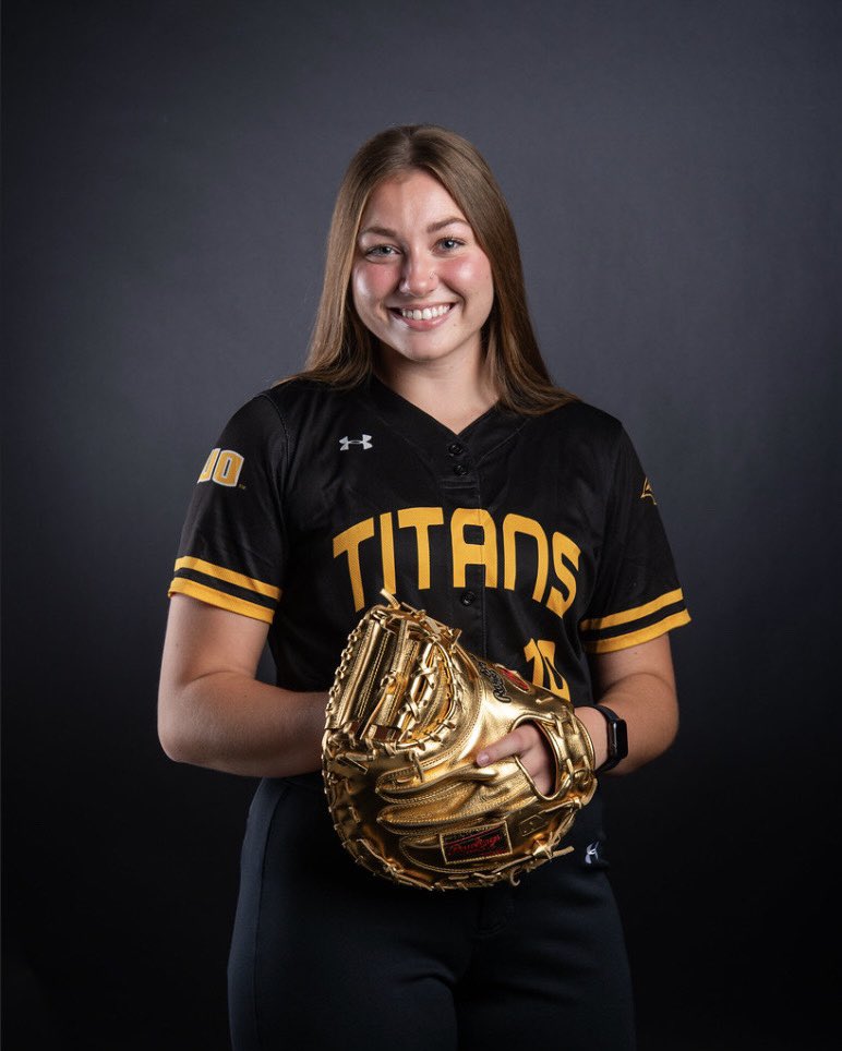 UWOSoftball1's tweet photo. The golden glove has arrived‼️😍 Congratulations again to our very own Sophie Wery for being the Rawlings 2023 Division III winner! https://t.co/EtV9yOczbL