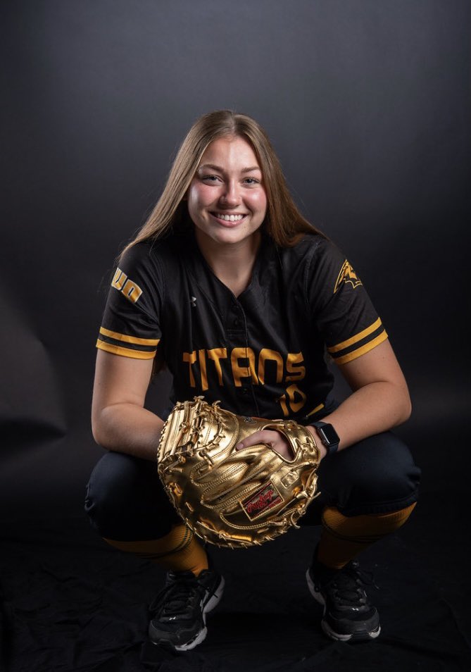 UWOSoftball1's tweet photo. The golden glove has arrived‼️😍 Congratulations again to our very own Sophie Wery for being the Rawlings 2023 Division III winner! https://t.co/EtV9yOczbL