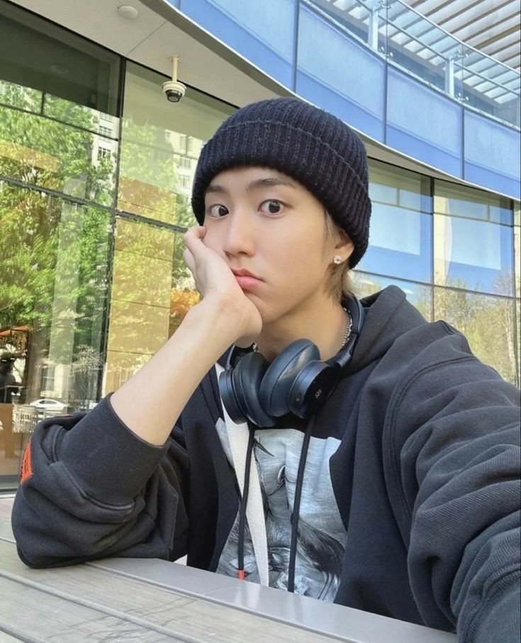 lovseobinnie's tweet photo. • Jilix au •

[Dr*g Dealer's Brother]

Chan, o fornecedor de Jisung, acaba preso por posse de dr*g4s.

E Jisung, agora sem um fornecedor fixo, acaba recorrendo ao contato reserva que o amigo, agora preso, lhe enviara para casos de emergência. https://t.co/M6eiL5azZq