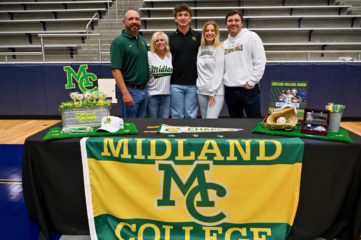 m_arnold1023's tweet photo. Official ✍🏼
@MCChapBaseball https://t.co/uOfwhbgA0R