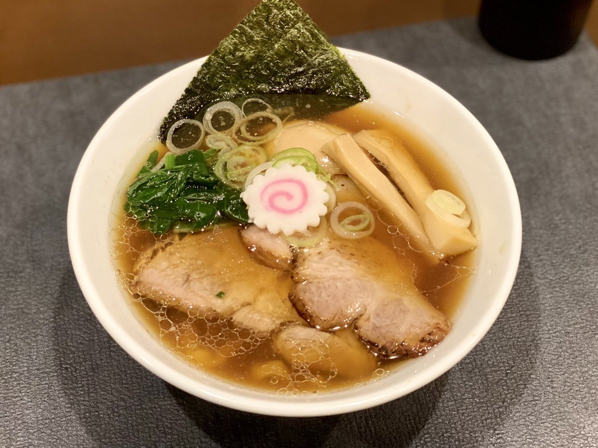 men_owl43's tweet photo. またまたきてしまった手打ち蓮
味もそうだけど今回(1、3枚目)と前回(2.4枚目)で明らかに違っていて、めちゃくちゃ醤油も美味くなっていた。
キリッと立つ醤油感とそれに馴染んだ出汁感がめちゃくちゃ良い。
ところどころで話しかけて下さった林さん、ありがとうございました！ https://t.co/0k3VzBkWOO