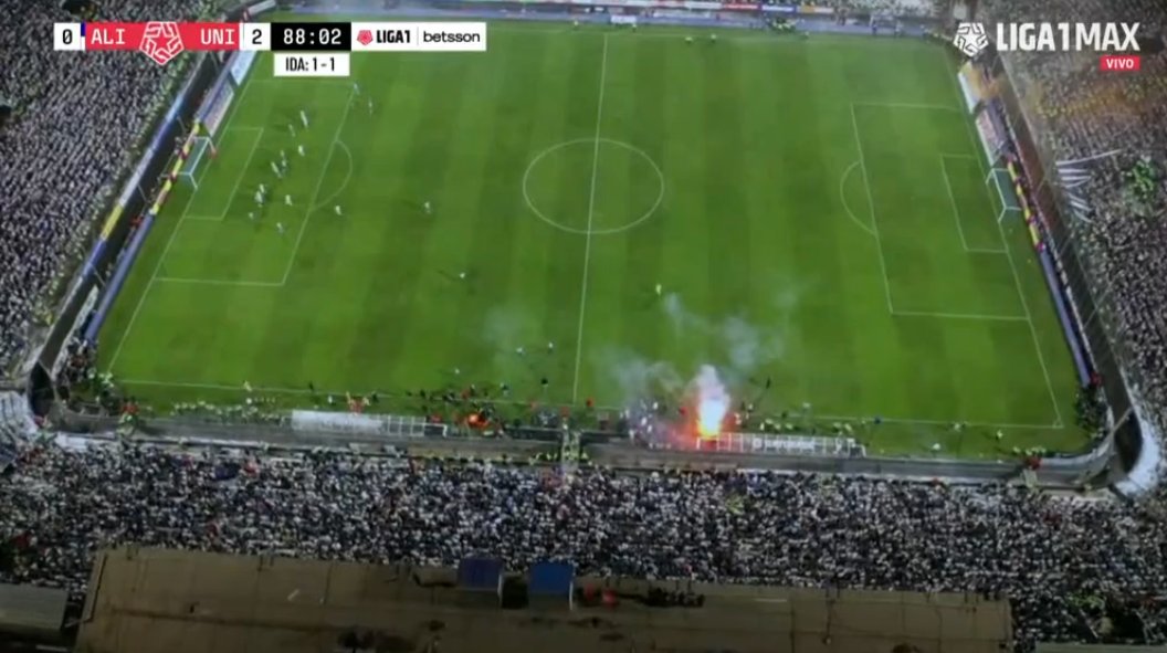 dutch1x's tweet photo. Esto es Alianza Lima, malos perdedores, mediocres y CAGONES, son todo lo que no queremos ser #YdaleU https://t.co/7gdm1bZrQz