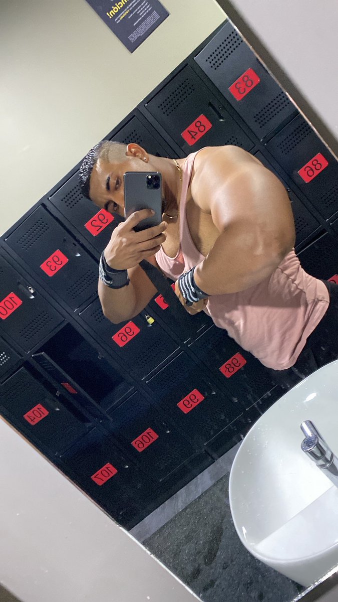 SteveDeAlba91's tweet photo. 🦍💯💪🏾

#muscle #fitness #fitnessmotivation #fitnesslifestyle #fitnesslifestyle #motivation #bodybuilding #bodybuilder #blackguy #blackman #fitnessmodel #gym #gymmotivation #smartfit #smartfitco #colombian #selfietime #selfie #instapic #instagood #followforfollowback #followme https://t.co/F2javEatGF