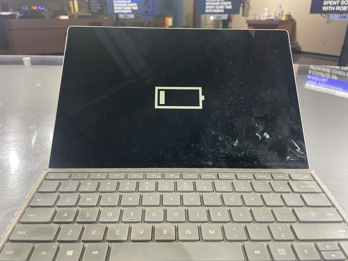 DerekKXLY's tweet image. When you forget to charge your laptop between shows and you’re flying blind for nearly half the newscast. @kxly4news #AnchorProblems